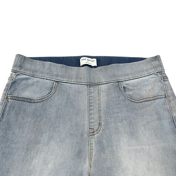 Lane Bryant High Rise Pull On Pedal Pusher Jean Sz 14 Light Wash Stretchy Capri - Picture 2 of 11